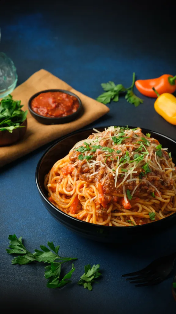 Spaghetti bolognese in a black bowl – restaurant menu photography by My Pinch of Wow, Dubai