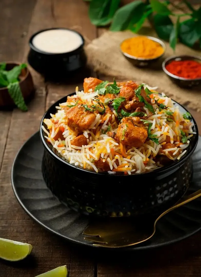 Chicken biryani in a black bowl – Indian restaurant menu photography by My Pinch of Wow, Dubai