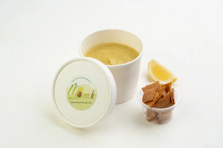 Soup in a takeaway cup with crackers and lemon – delivery-app menu photography, Dubai